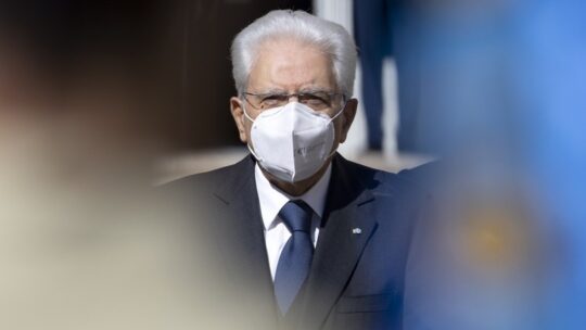 L’appello di Mattarella: “Per tenere aperto il Paese tutti siano responsabili”