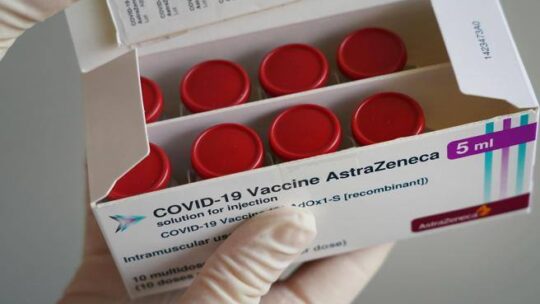 Covid: via libera al vaccino di AstraZeneca anche per gli over 65