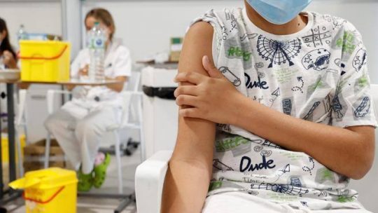 Vaccino anti Covid nei bambini con un tumore per proteggerli da conseguenze gravi