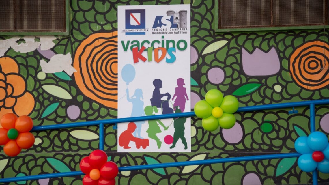 Covid, che fine hanno fatto i vaccini per i bambini più piccoli?