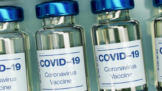 Vaccini anti-Covid hanno evitato quasi 20 milioni di morti nel 2021. La risposta delle società scientifiche Foce e FoSSC al sottosegretario alla Salute